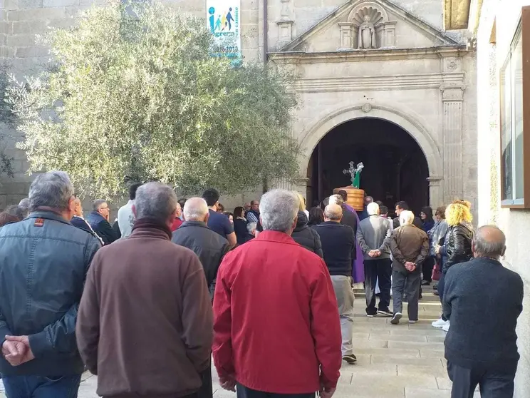 Ante o COVID-19 hai que tomar medidas, tam&eacute;n nos enterros. | FOTO: Xos&eacute; Lois Colmenero.