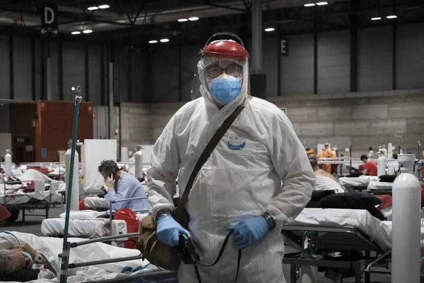 27/03/2020. Madrid
En tan solo 48 horas, la Comunidad de Madrid, junto al Ministerio de Sanidad y la Unidad Militar de Emergencias, consigui&oacute; habilitar un hospital de campa&ntilde;a que puede llegar a tener 5.500 camas en los pabellones del recinto ferial de Ifema, en Madrid. 
El Dr. Antonio Zapatero ha sido designado nuevo director del hospital que la Comunidad de Madrid va a abrir en IFEMA. Con el colapso de los hospitales en Madrid se ha determinado montar en el recinto ferial un hospital espec&iacute;fico para la crisis coronavirus.
 &copy; Pedro Armestre