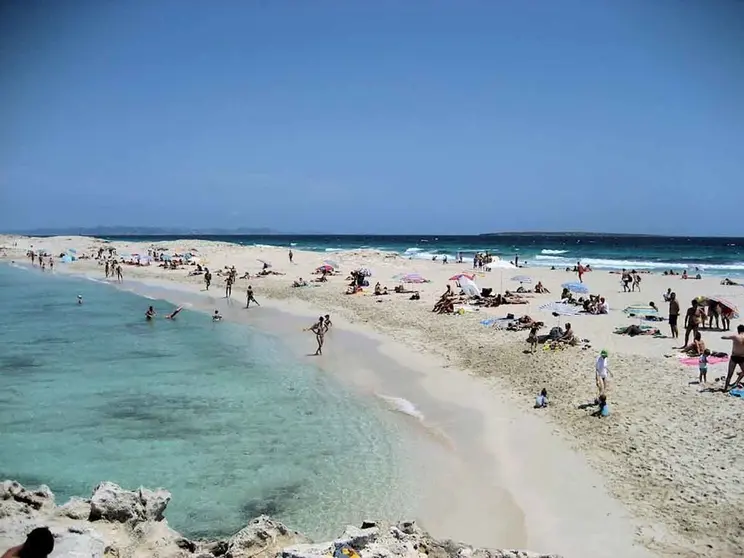 Desescalada en verano en Espa&ntilde;a. &iquest;Podr&eacute; ir a la playa?