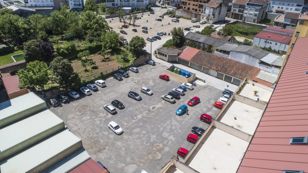 Estacionamento disuasorio central da vila de Verín.