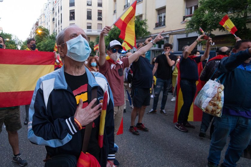 Varias persoas participan nas protestas contra o Goberno de España. | FOTO: Joaquín Corchero / EP