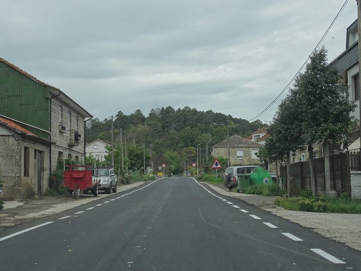 Acceso central a la localidad de Soutelo Verde, en Laza.