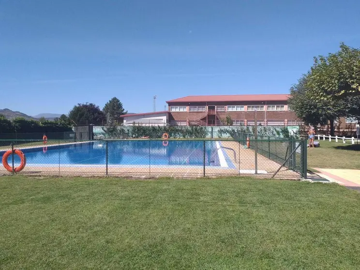 Piscinas municipais da Granxa. | FOTO: Xos&eacute; Lois Colmenero.
