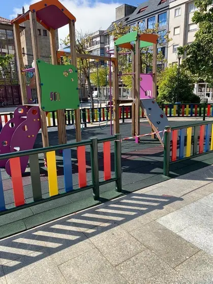 O parque do Concello de Ver&iacute;n permanece precintado, coma o resto dos xard&iacute;ns da vila.