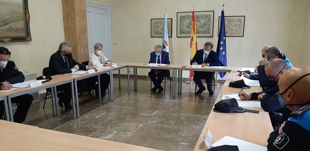 O verinense Emilio Gonz&aacute;lez Afonso, esta ma&ntilde;&aacute;, presidindo a reuni&oacute;n cos responsables dos corpos e forzas de seguridade do Estado.