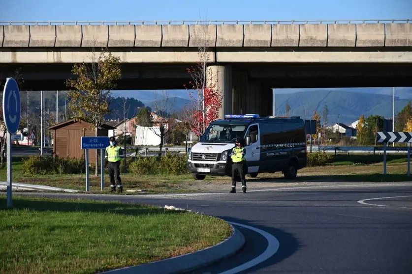 Imaxes coma a da instant&aacute;nea seguiranse vendo nos accesos a Ver&iacute;n, Vilardev&oacute;s e O&iacute;mbra. | FOTO: Noelia Caseiro.