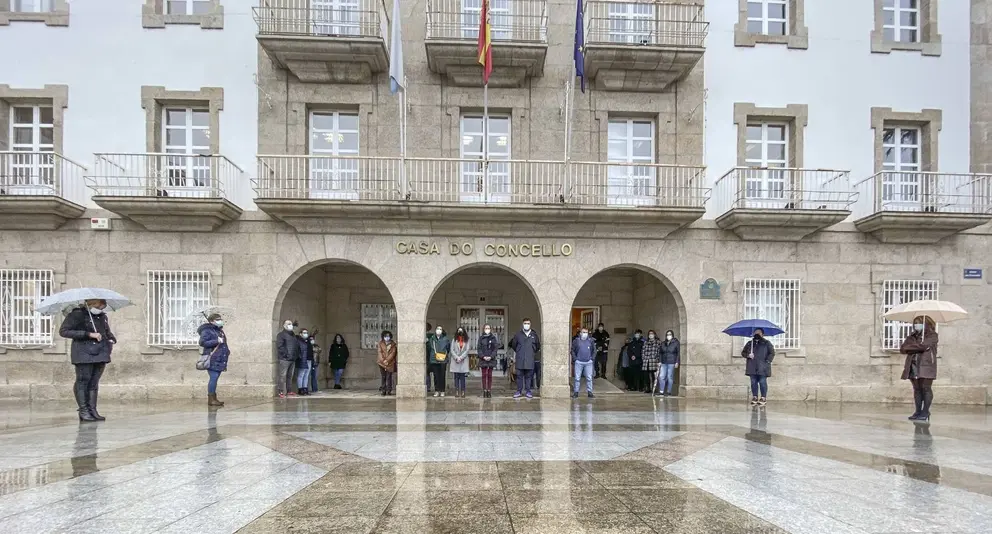 Concentraci&oacute;n de trabajadores de la Mancomunidad y del Concello de Ver&iacute;n, el 25-N del pasado a&ntilde;o. | FOTO: Carlos Montero.