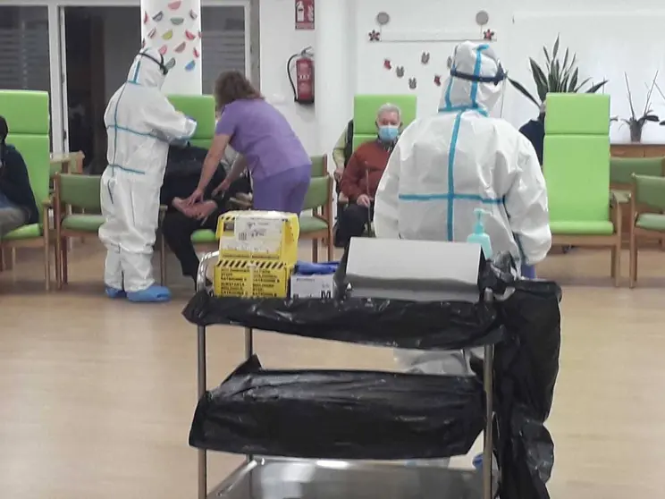 As PCR en Raiola lev&aacute;ronse a cabo este martes e m&eacute;rcores nas instalaci&oacute;ns do centro de d&iacute;a.