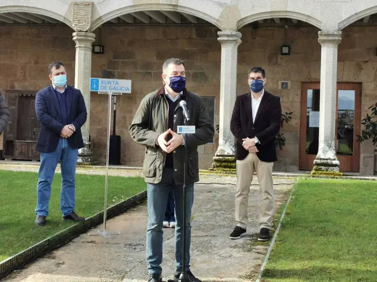 Rom&aacute;n Rodr&iacute;guez, o conselleiro de Cultura, este s&aacute;bado no castelo. | FOTO: M. Ceballos.
