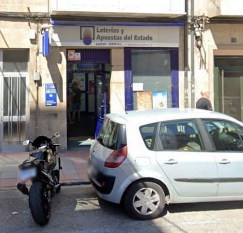 Administración número 2 de loterías, en la avenida de Portugal de Verín.