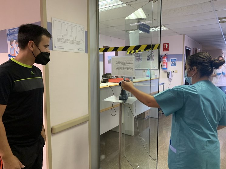 O control previo á vacina no hospital de Verín. | FOTO: M. D.