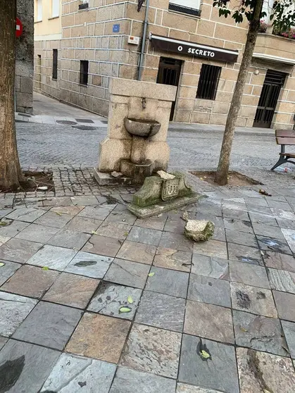 Acto vand&aacute;lico en la plaza de O Carboeiro de Ver&iacute;n.