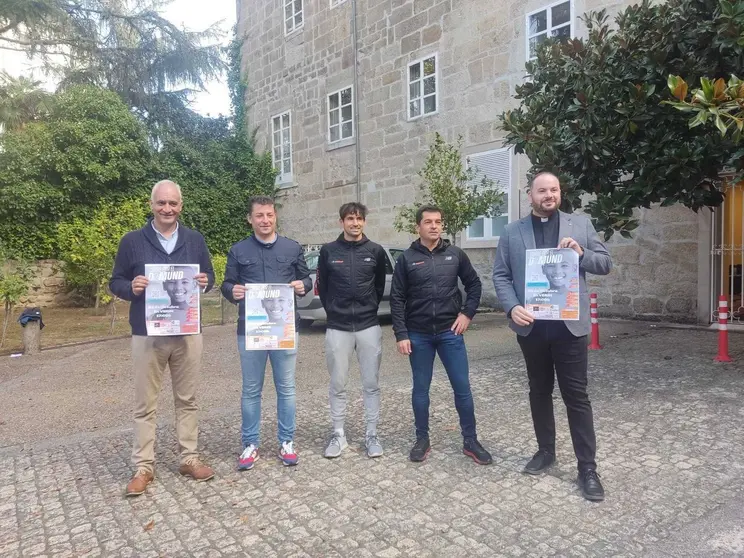 Presentaci&oacute;n de la prueba deportiva solidaria en el obispado de Ourense.