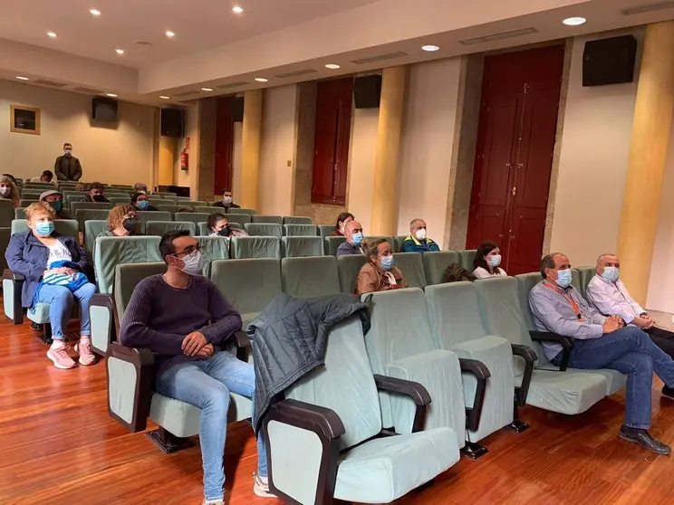 Los alumnos del Obradoiro, esta ma&ntilde;ana en la presentaci&oacute;n.