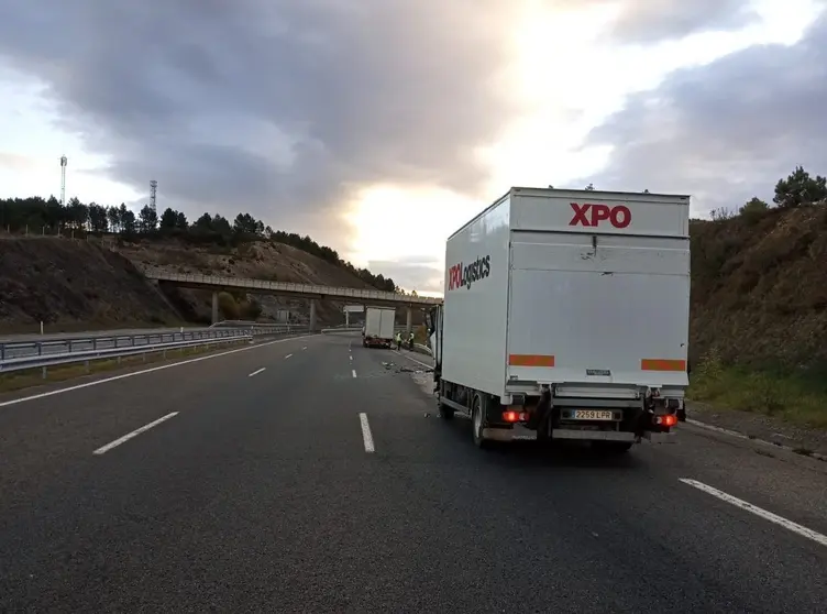 Dos camiones colisionaron esta ma&ntilde;ana en la A-52, a la altura de Fumaces.
