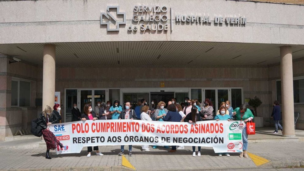 Concentración do pasado venres 29 de abril, diante do hospital. | FOTO: Noelia Caseiro.