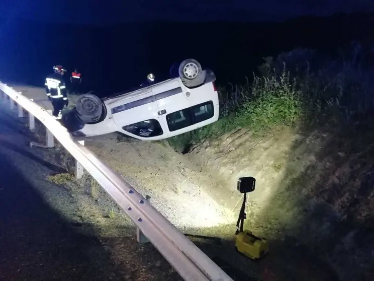 El conductor perdi&oacute; el control de la furgoneta en el punto kilom&eacute;trico 3,100 de la OU - 1006.