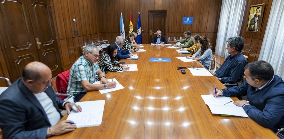 Cesar Fernández Gil (Vicepresidente 2º da Deputación Ourense) preside a xuntanza para a constitución da "AECT Raia Seca Xures-Geres"