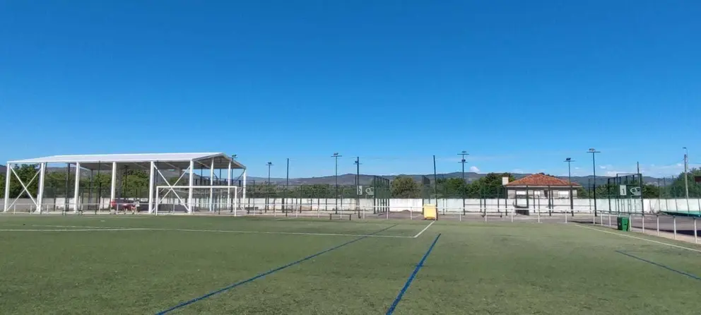 Coa subvenci&oacute;n concedida, unha segunda pista de p&aacute;del ter&aacute; teito. | FOTO: Xos&eacute; Lois Colmenero.
