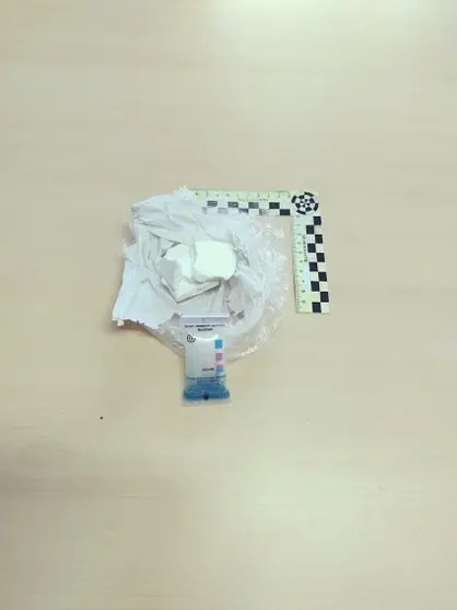 Droga incautada na detenci&oacute;n.