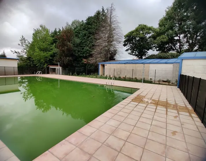 As renovadas piscinas de Vilardev&oacute;s o pasado mes de xu&ntilde;o.
