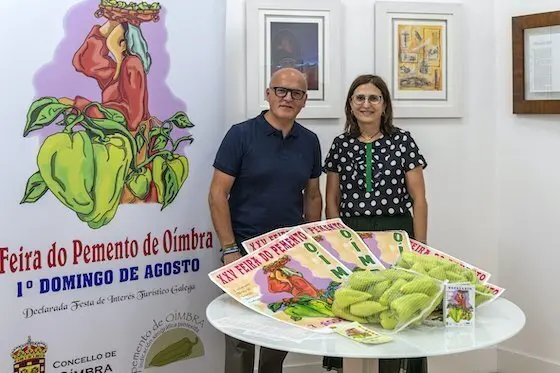 Manuel Baltar, acompa&ntilde;ado de Ana Mar&iacute;a Villarino, a alcaldesa de O&iacute;mbra, na presentaci&oacute;n da XXV Feira do Pemento.