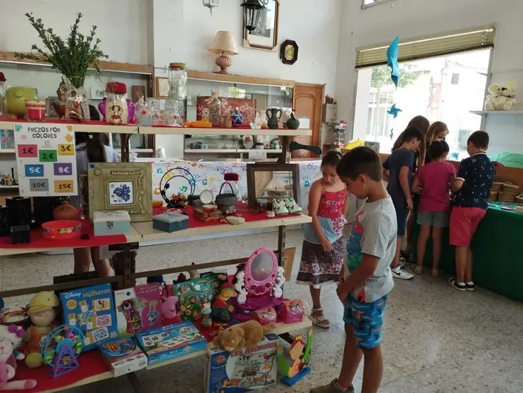 Os nenos de Femuro Ver&aacute;n visitaron esta ma&ntilde;&aacute; o Mercadi&ntilde;o Solidario.