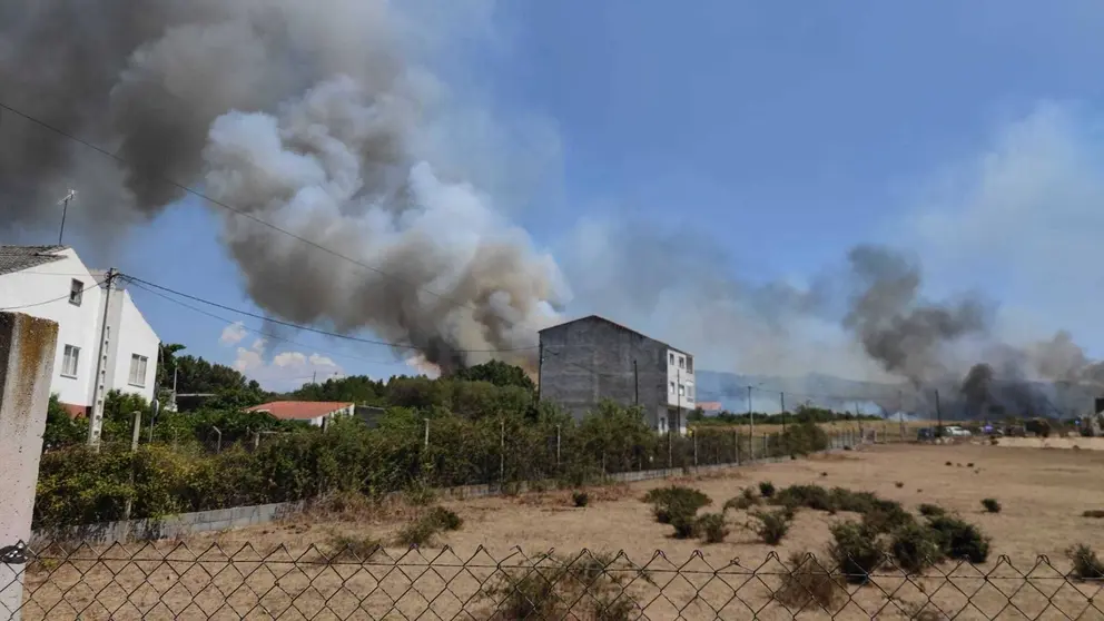 Las llamas se declararon poco antes de las 15:00 horas.