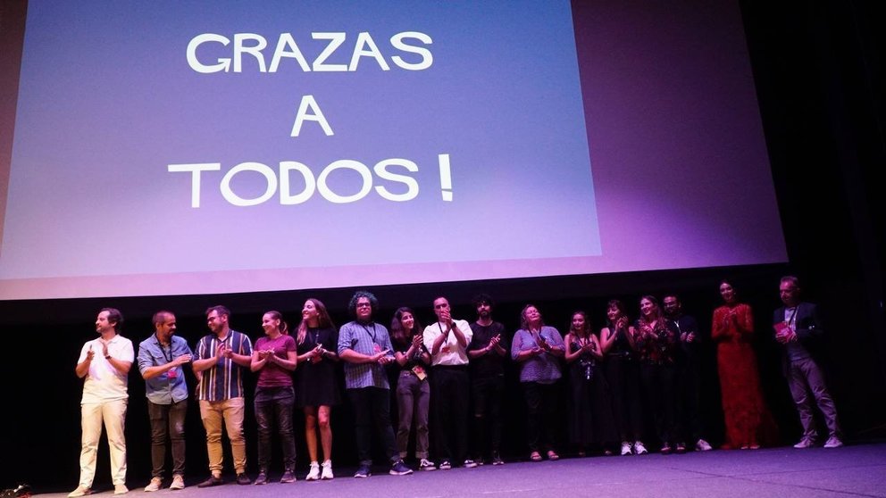 A organización da sétima edición do FIC subiu ó escenario do Auditorio de Verín para darlle as grazas a todos os que a fixeron posible. | FOTO: Iván Iglesias.