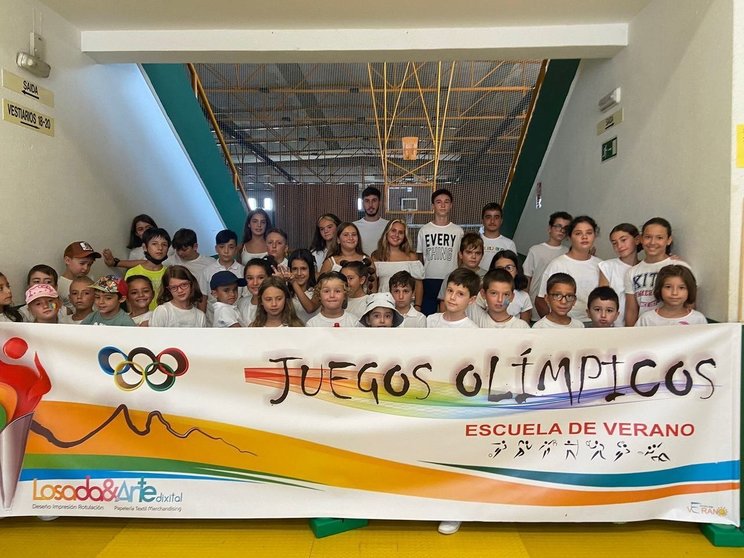 Os rapaces das escolas deportivas de verán participaron nuns peculiares Xogos Olímpicos para despedirse.