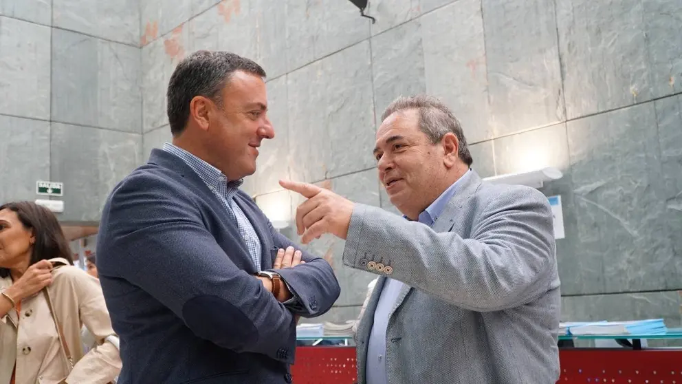 Valent&iacute;n Gonz&aacute;lez Formoso e Gerardo Seoane encontr&aacute;ronse a pasada semana en Termatalia, onde participou o Concello de Ver&iacute;n.