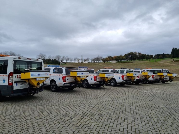 Esparexadores acoplados aos vehículos das agrupacións de Protección Civil beneficiadas. | FOTO: O Voluntariado de Protección Civil en Ourense.