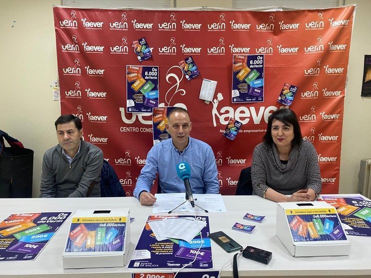 Santos Álvarez, José Ángel Rodicio e María Isabel González presentaron "Os 6.000 de Verín".
