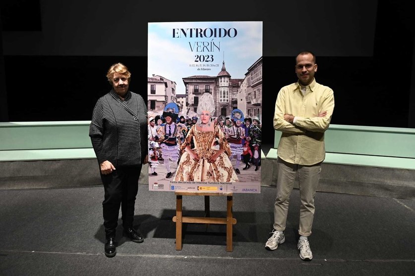 Emilia Somoza e Iago Blanco, na presentación do cartel do Entroido de Verín. | FOTO: Noelia Caseiro.