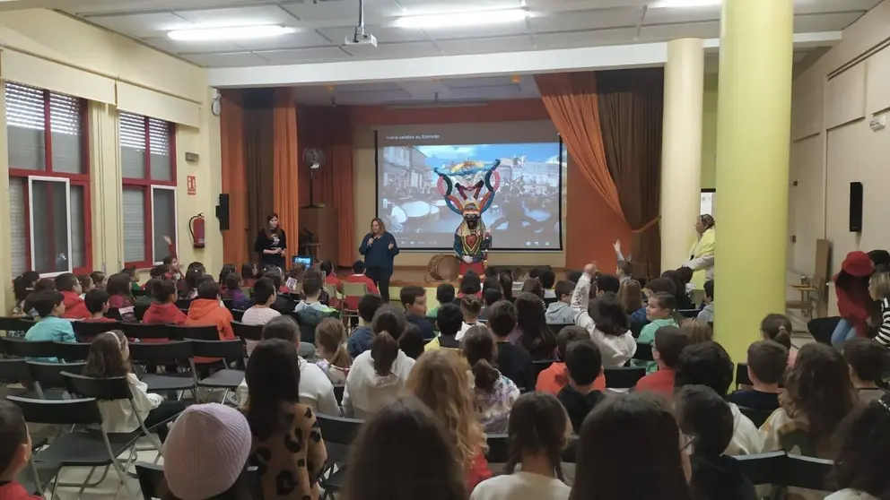 O boteiro de Viana compartiu a xornada cos alumnos de 6&ordm; de Primaria do CEIP A Ponte de Ourense.