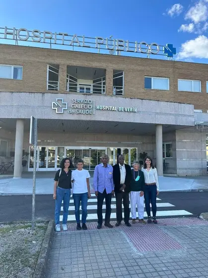 Os dous profesionais coas doutoras Ana Pastor -segunda pola esquerda da imaxe-, a directora de distrito Guillermina Agulla -segunda pola dereita da imaxe-, a cirurxana Marta Maes (&aacute; dereita) e &aacute; esquerda a Coordinadora do Proxecto de cooperaci&oacute;n, Alicia Raya (Fundaci&oacute;n CSEI).
