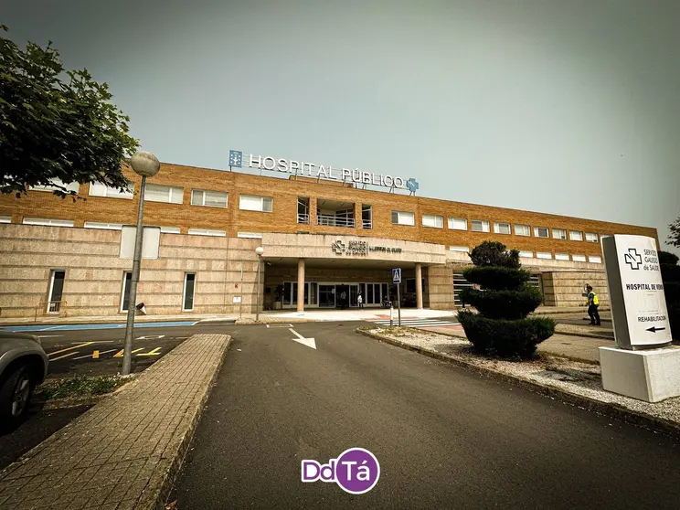Fachada principal del Hospital Comarcal de Ver&iacute;n, cuyos servicios m&eacute;dicos centran el debate entre los trabajadores y la administraci&oacute;n.