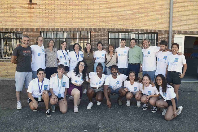 Os mozos do campo de voluntariado de Viana recibiron a visita da directora xeral de Xuventude, Participación e Voluntariado, Cristina Pichel.