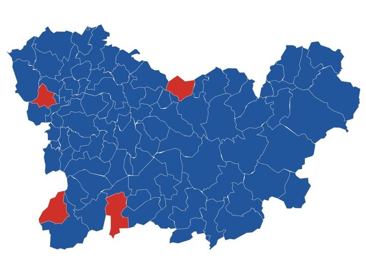 Así quedó el mapa de la provincia, donde el PP ganó en todos los concellos salvo en cuatro que se llevó el PSOE -Entrimo, Calvos de Randín, Parada de Sil y Carballeda de Avia-.