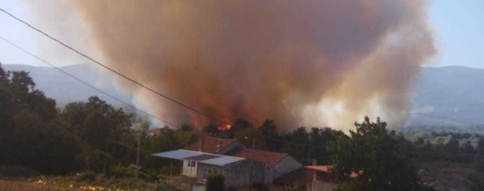 El fuego de Vilamaior se originó poco después de las 17:00 horas. | FOTO: Cedida.