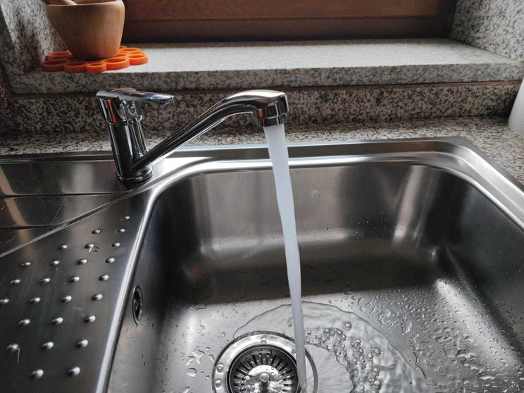 Os comerciais da empresa sinalada afirman que a auga de Verín non cumple os estándares de potabilidade.