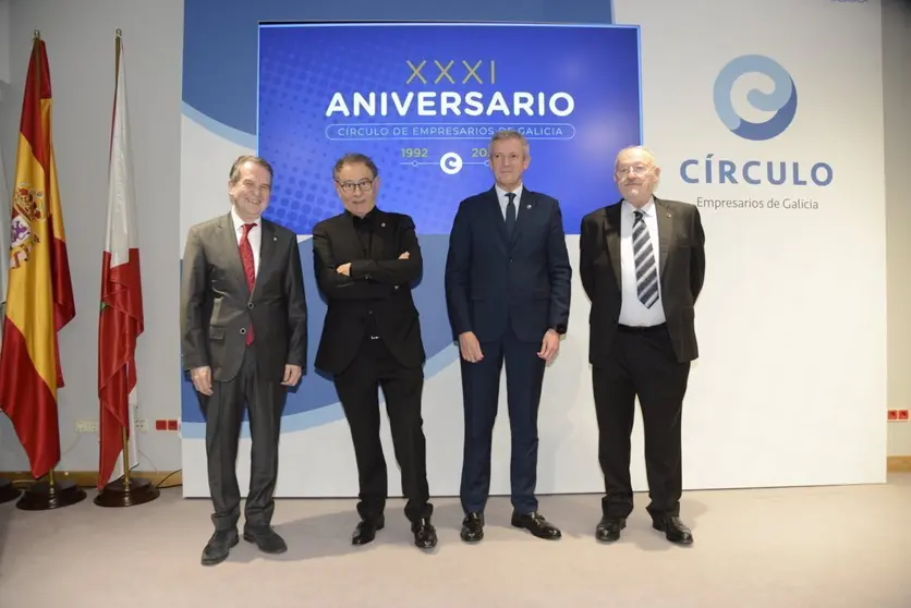 Abel Caballero, alcalde de Vigo, con Roberto Verino, Alfonso Rueda -presidente de la Xunta de Galicia- y Manuel Rodr&iacute;guez.