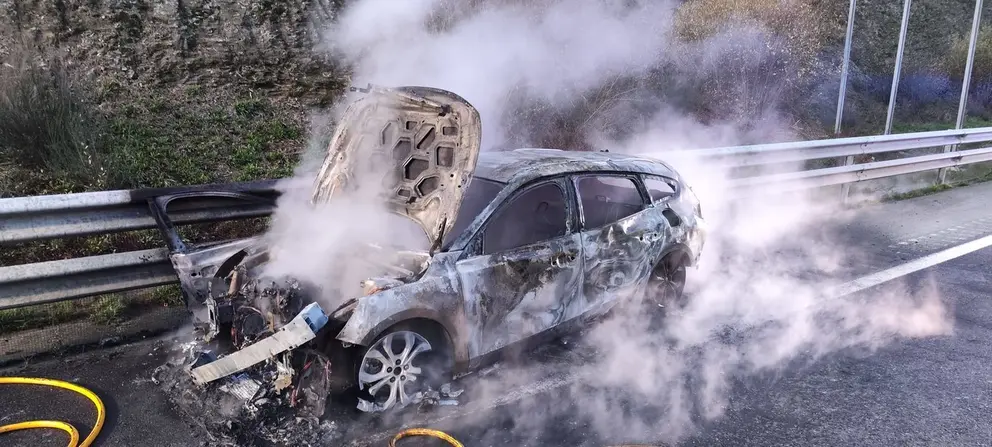 accidente A52 Ri&oacute;s incendio coche 20231123
