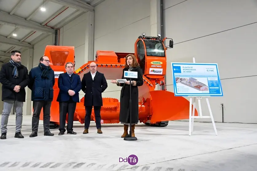 A vicepresidenta segunda da Xunta de Galicia, &Aacute;ngeles V&aacute;zquez, na inauguraci&oacute;n da planta de biorresiduos. | FOTO: Noelia Caseiro.