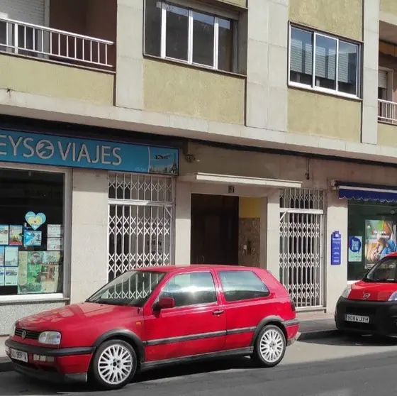 Edificio de la calle Remedios de Ver&iacute;n en el que resid&iacute;a el var&oacute;n hallado muerto.
