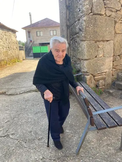 Isabel Gamote, cerca de la que fue su casa, en A Bemposta.