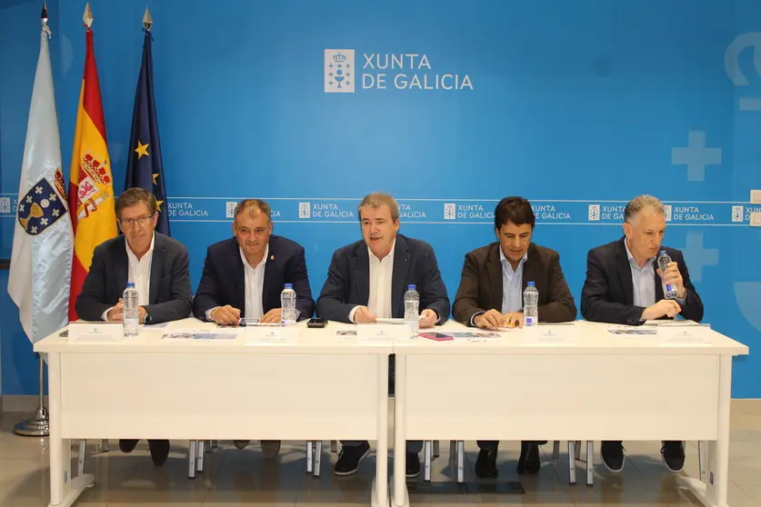 Desde la izquierda de la imagen, Carlos G&oacute;mez Salgado de Vedmar, concejal de Cultura de Xinzo; el regidor, Amador D&iacute;az; el delegado de la Xunta en Ourense, Manuel Pardo, y Pablo Garc&iacute;a Vivanco, nutricionista.
