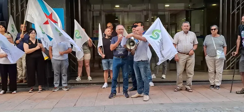 Concentraci&oacute;n del Sindicato Labriego Galego en Ourense por la situaci&oacute;n ante la Enfermedad Hemorr&aacute;gica Epizo&oacute;tica.