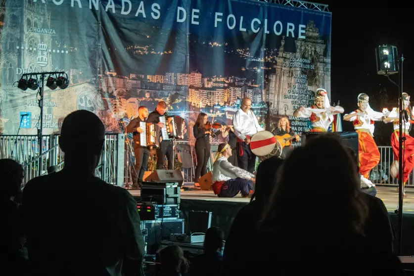 Uno de los grupos participantes en las Jornadas de Folclore en Ver&iacute;n en 2024.