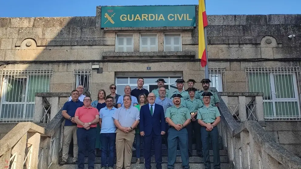 𝗘𝗹 𝘀𝘂𝗯𝗱𝗲𝗹𝗲𝗴𝗮𝗱𝗼 𝗱𝗲𝗹 𝗚𝗼𝗯𝗶𝗲𝗿𝗻𝗼 𝗲𝗻 𝗢𝘂𝗿𝗲𝗻𝘀𝗲, 𝗘𝗹𝗮𝗱𝗶𝗼 𝗦𝗮𝗻𝘁𝗼𝘀, frente a las instalaciones provisionales que ocupar&aacute; 𝗹𝗮 𝗚𝘂𝗮𝗿𝗱𝗶𝗮 𝗖𝗶𝘃𝗶𝗹 en Ver&iacute;n.